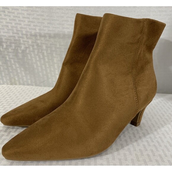Universal Thread Tan Ankle Boots Brown Suede Kitten Heel Womens 6 Booties - Picture 1 of 7